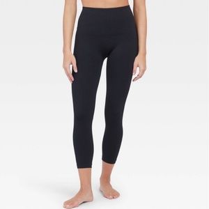 Assets by Spanx Black Cropped Leggings xl